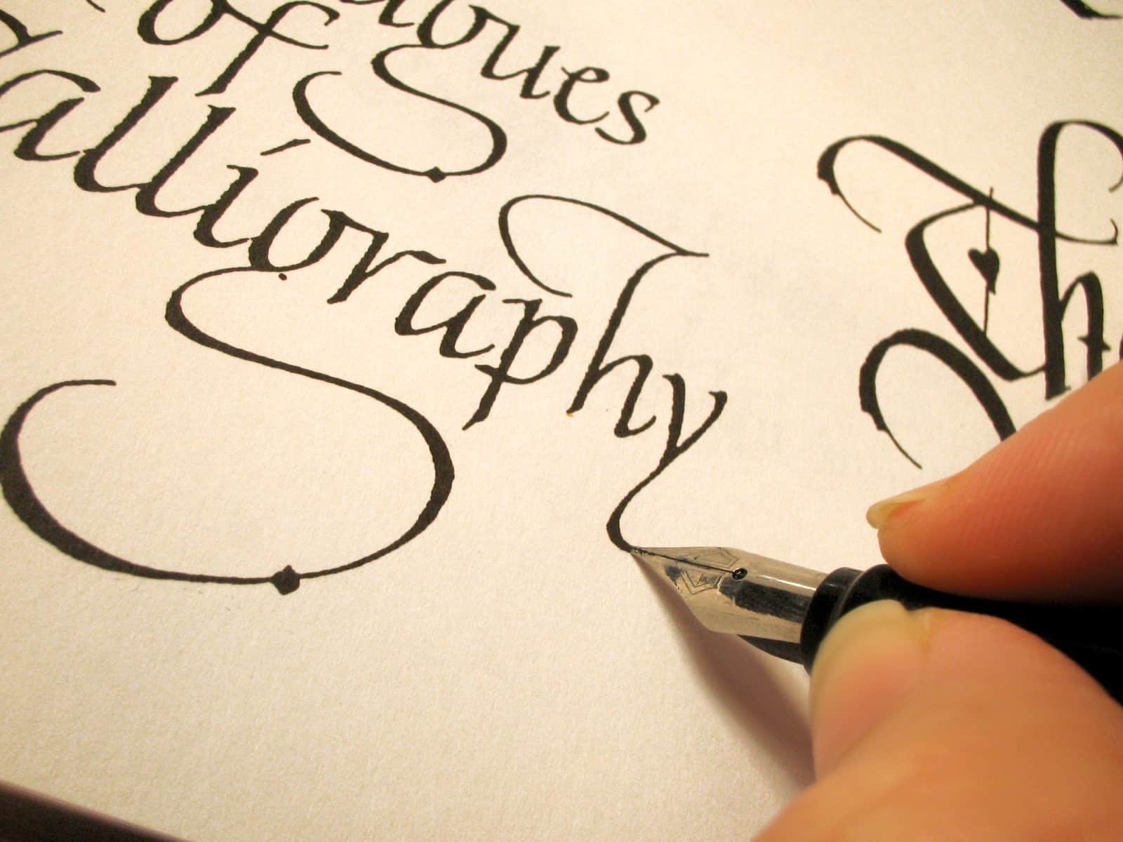 Lettering and calligraphy, what is the difference?